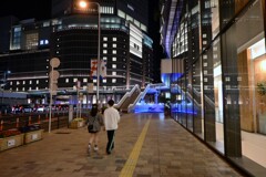 夜の大阪交差点