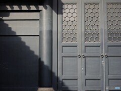 甍の影