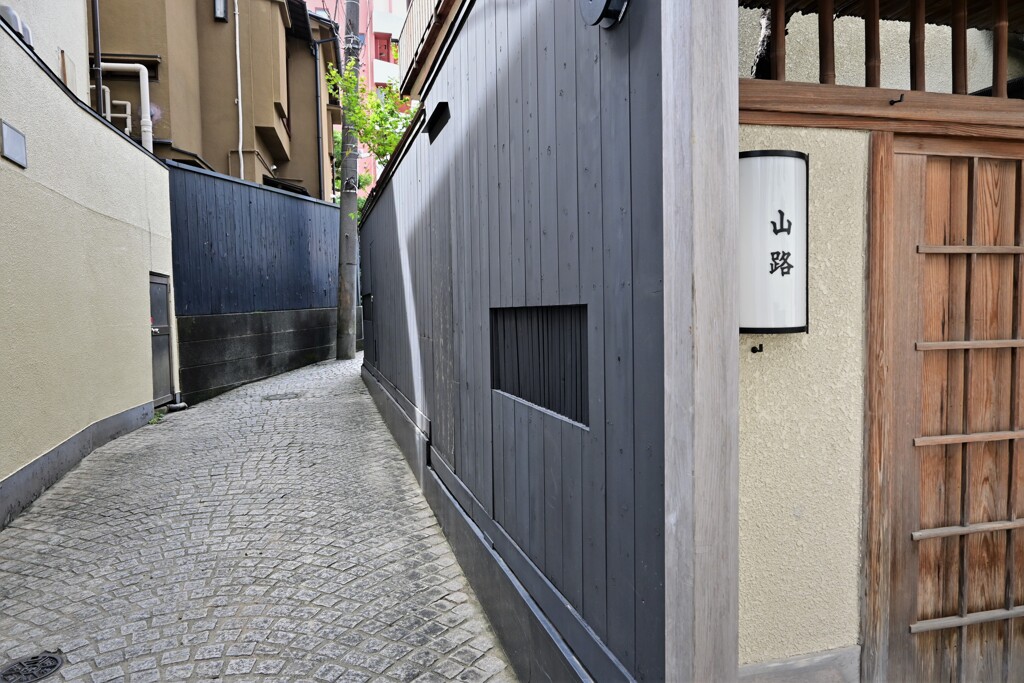 神楽坂の路地・・・