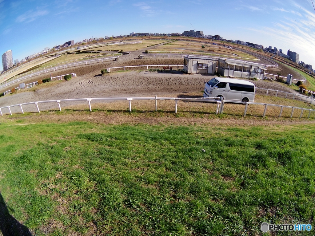 河川敷の競馬練習場