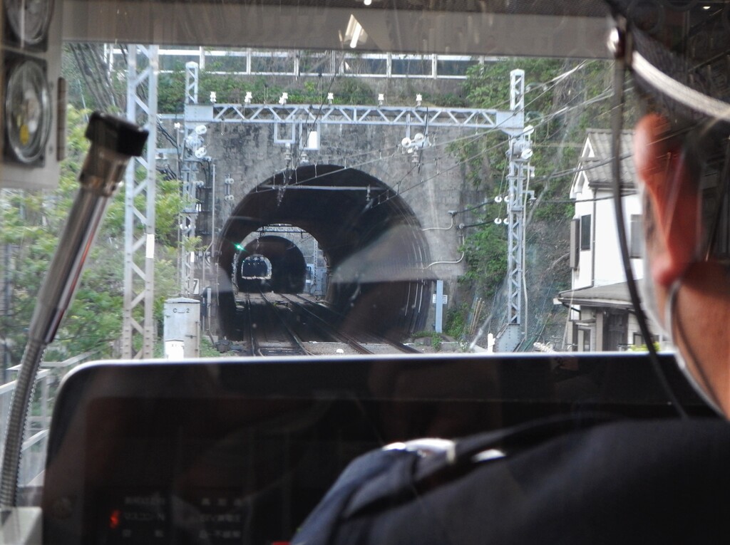 トンネル(隧道)は、続くよ〜