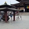 献香所を囲んで