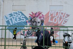 LESS LIKES・MORE LOVE