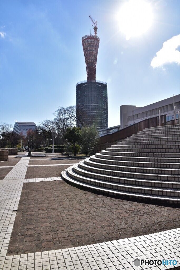 改修中のポートタワー