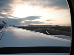 夕焼けの滑走路