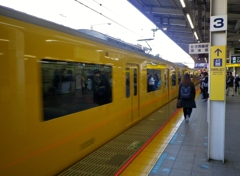「KEIKYU YELLOW HAPPY TRAIN」（特別塗装列車運行）