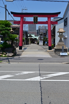海の近くの鳥居