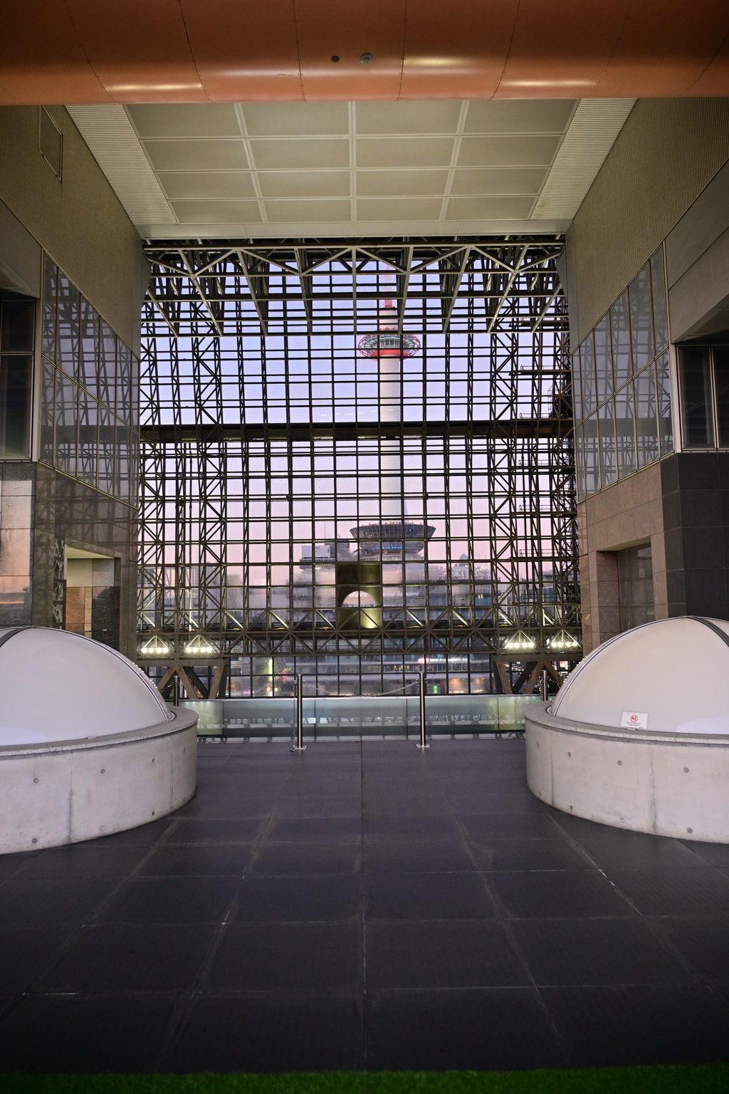 額の中のタワー