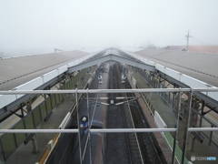 霧の軽井沢駅