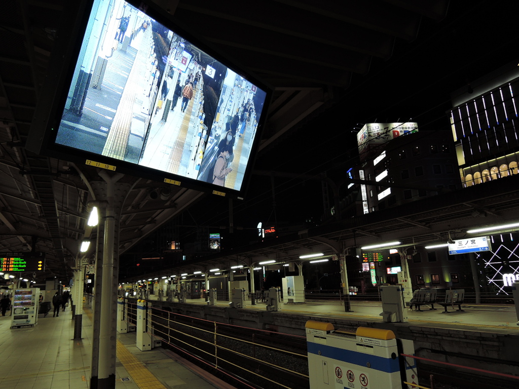 真夜中のホーム
