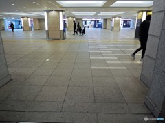 東京駅の地下街・・・人がまばら、