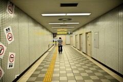 変な地下道