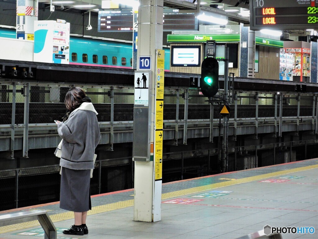 She who waits for a train