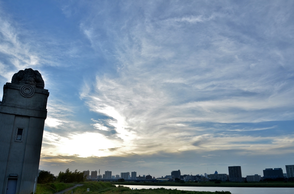 夕闇河川敷の探検隊