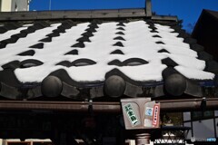 雪と瓦と