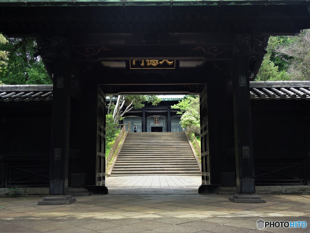 白い石の階段