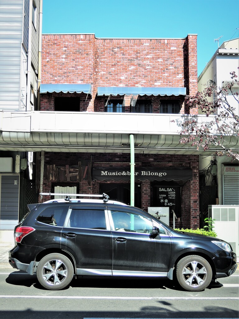 店と車