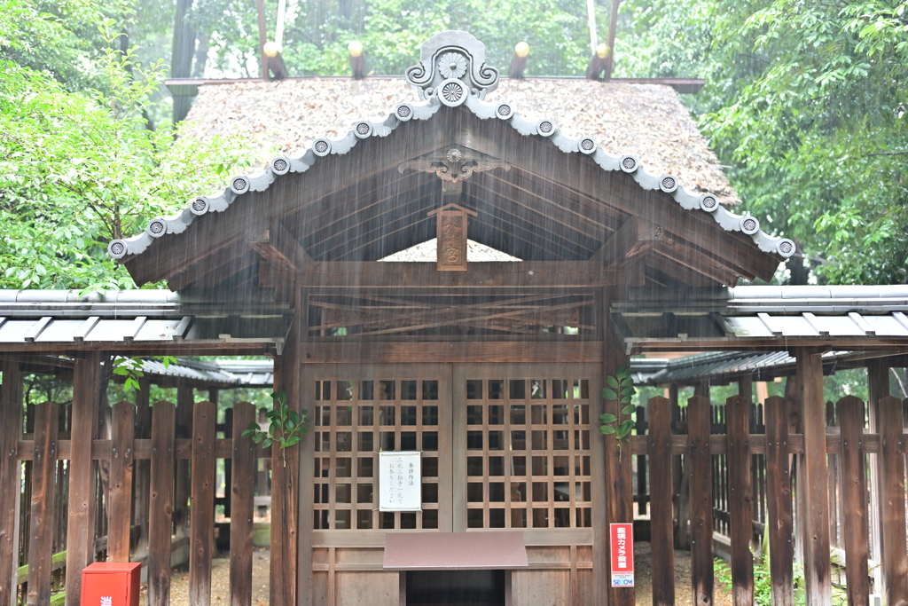 雨の中の外宮