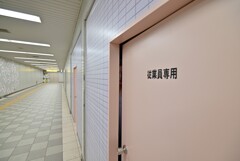 従業員専用・・・覗かれている