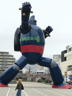 曇り空の下の鉄人
