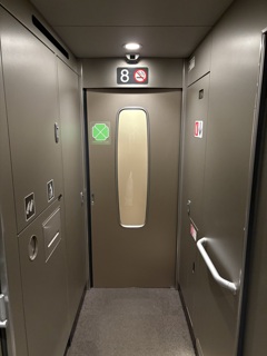 四つ葉のクローバーの扉