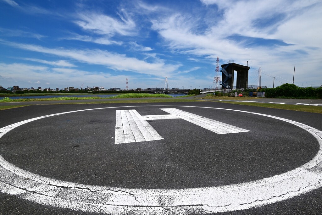 「Heliport」の「H」