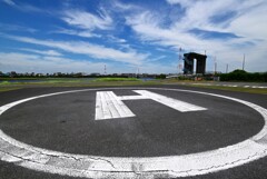 「Heliport」の「H」