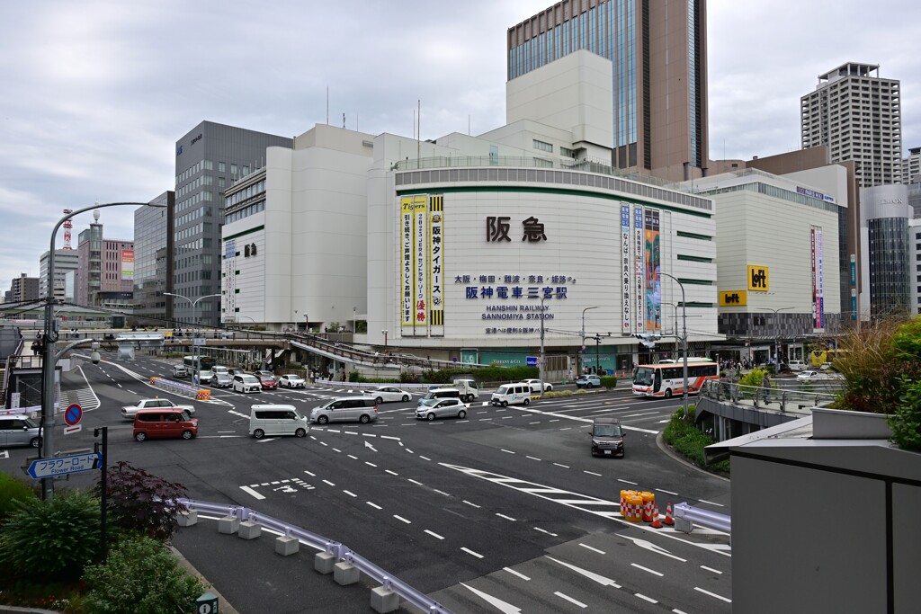 三ノ宮駅前交差点