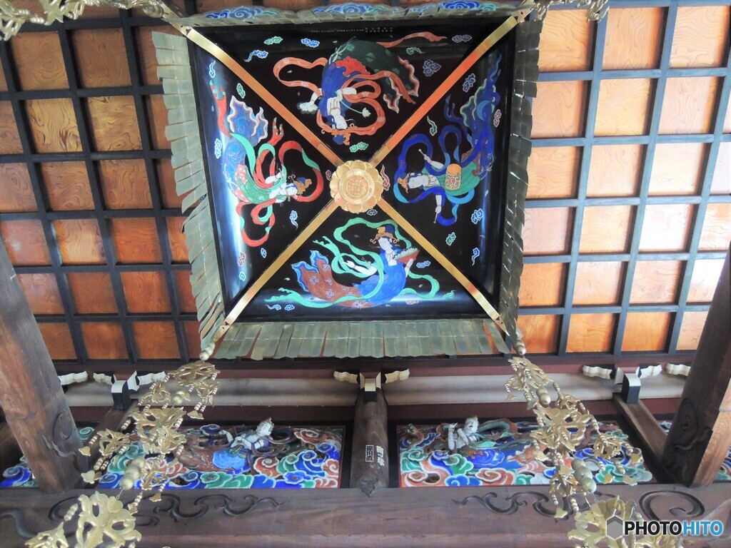 真面目に本堂！・・・の天井が、ね