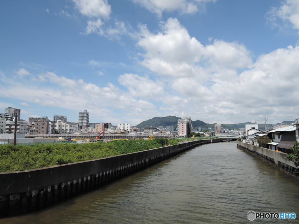 新湊川と高取山