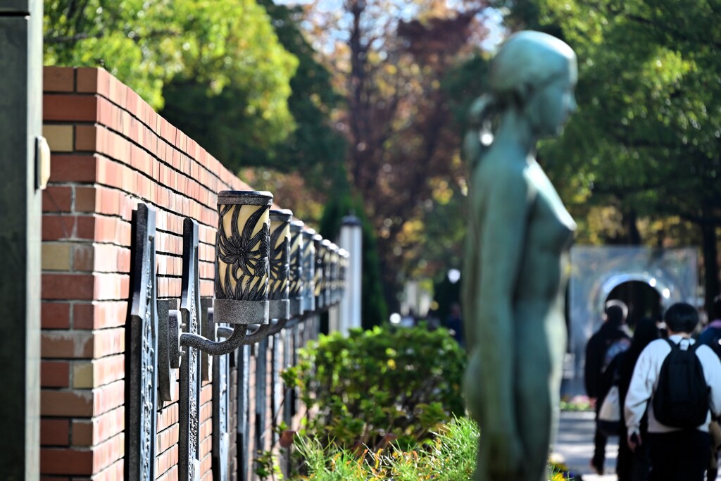 フラワーロード西の遊歩道