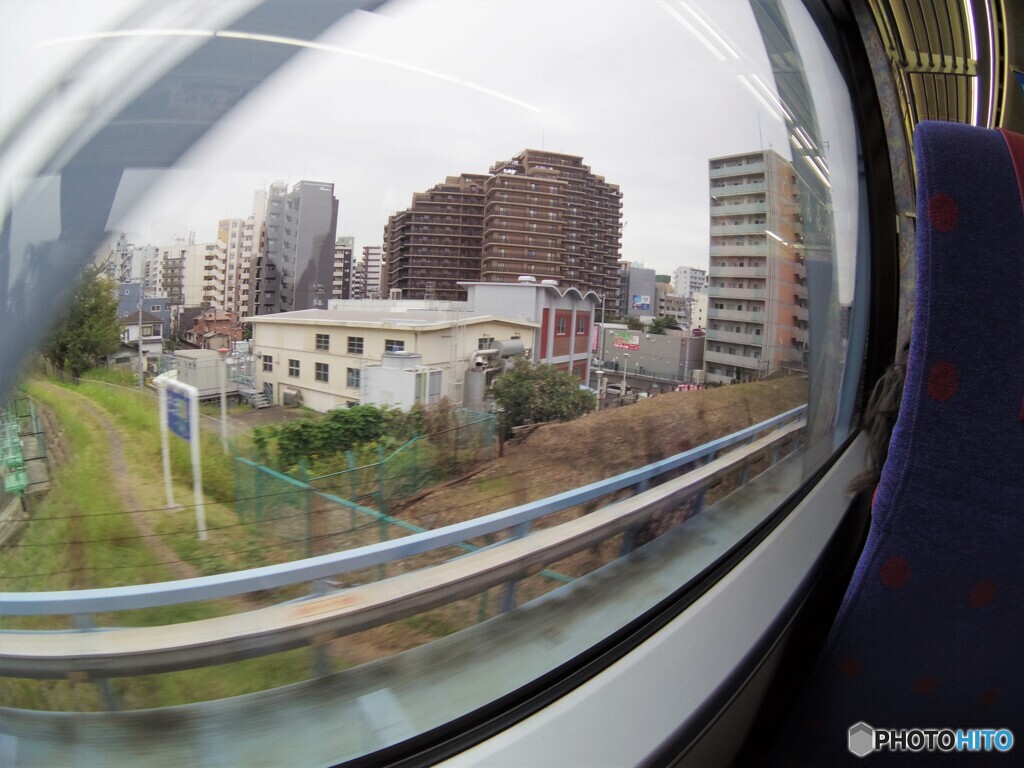 京急特快の車窓・・・台風時にがんばった施設！