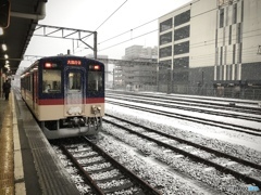 降雪のある駅にて