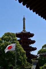 日章旗と五重塔