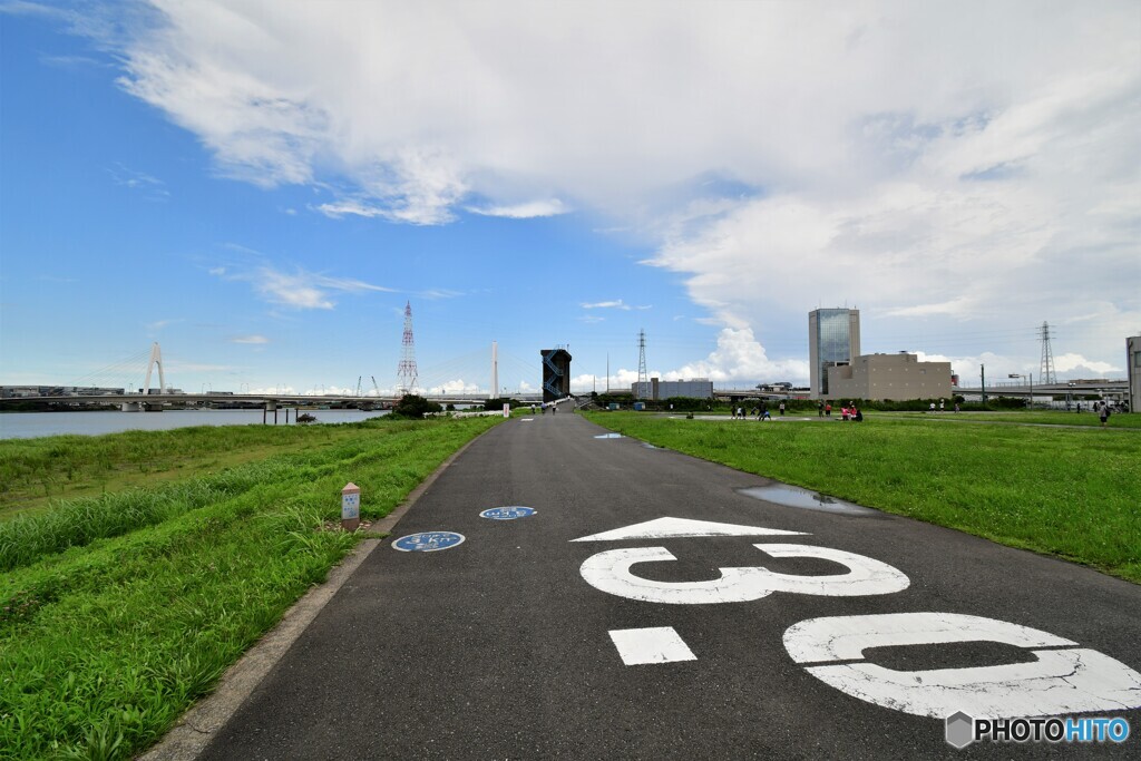 河口から3㎞地点の夏空