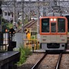 東須磨駅を通過する直通特急