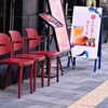 3つの椅子（モーニング麦酒はいかが？）