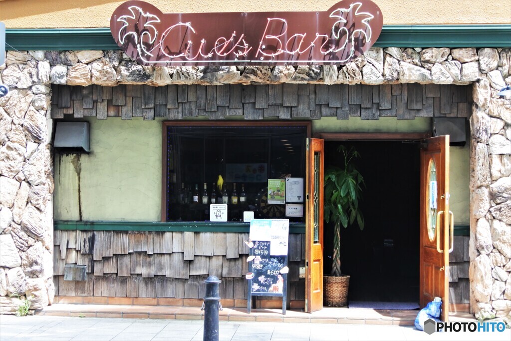 cues bar