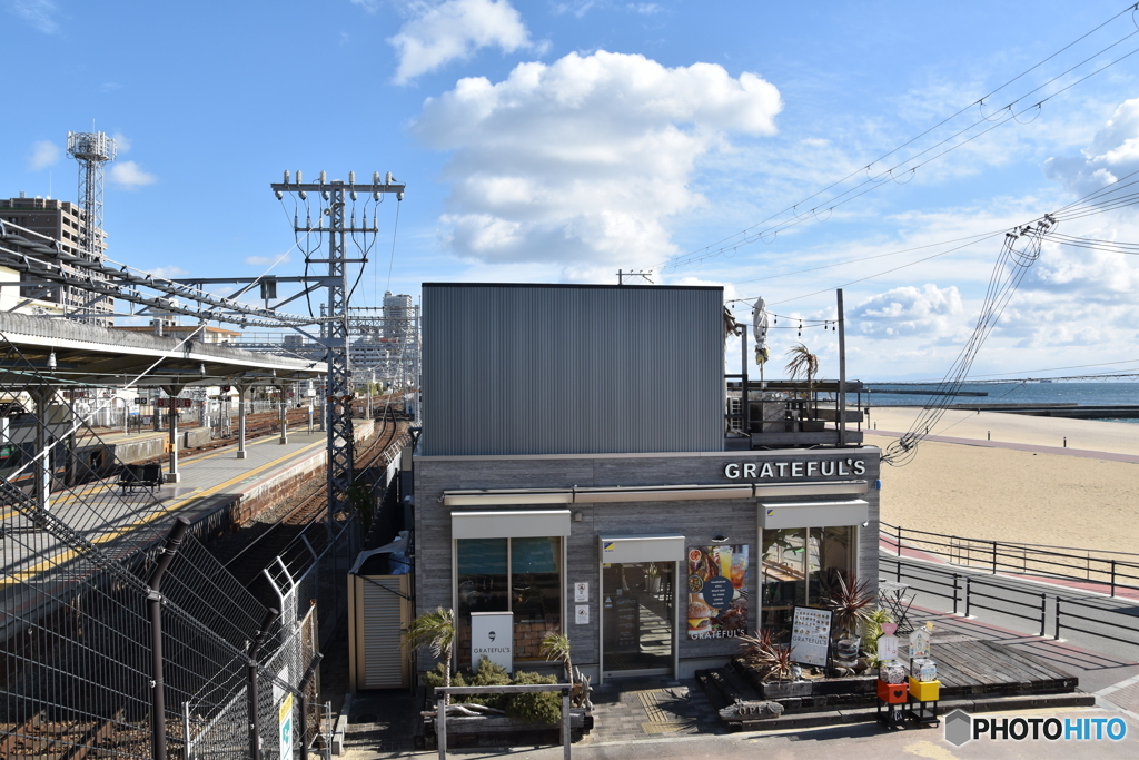 カフェ・・・JR線と海岸に挟まれた店
