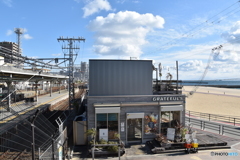 カフェ・・・JR線と海岸に挟まれた店