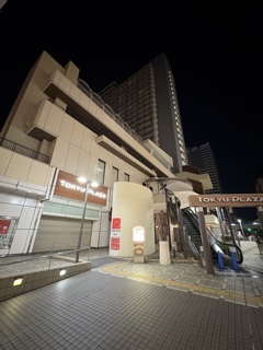 鉄人の横のたてもの