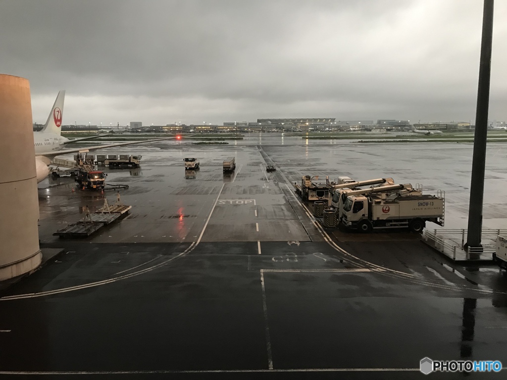 雨のエアポート