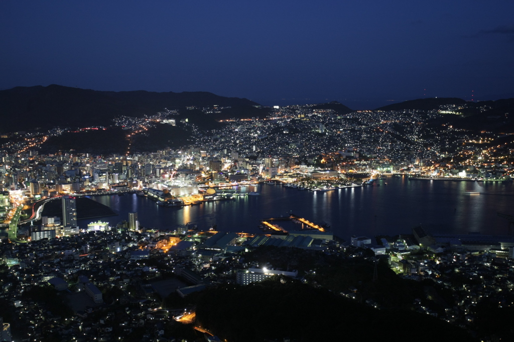 長崎市街の夜景(稲佐山山頂展望台より)