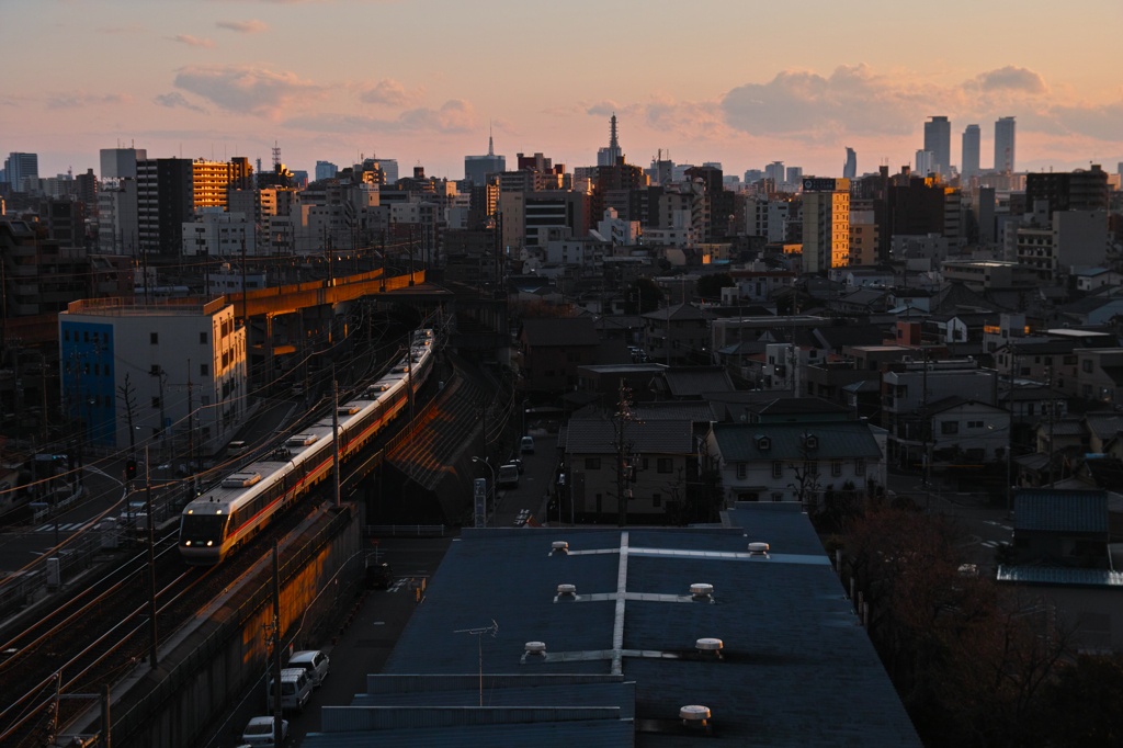 特急しなの夕日に送られ名古屋を後に
