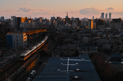 特急しなの夕日に送られ名古屋を後に