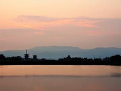 夜明け前の薬師寺