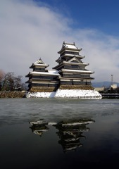 雪の松本城