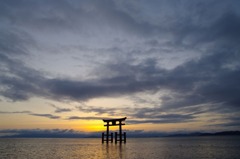 湖国の夜明け　白髭神社編