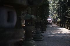 灯籠に迎えられ