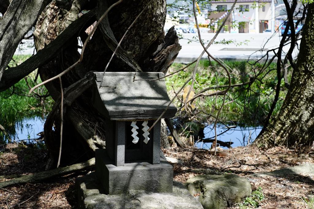 前宮の入り口にある祠